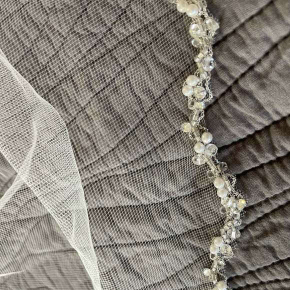 White Bridal Veil Beaded Scallop Edge Fingertip Pearls Clear Beads Wedding Comb - Picture 3 of 8